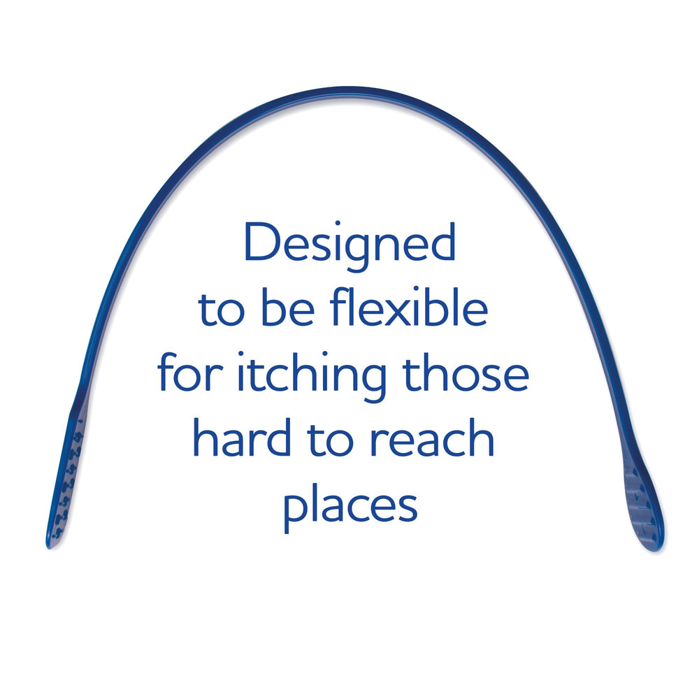 BLOCCS ItchFlex junto a una mano para comparar tamaño y facilidad de alcance