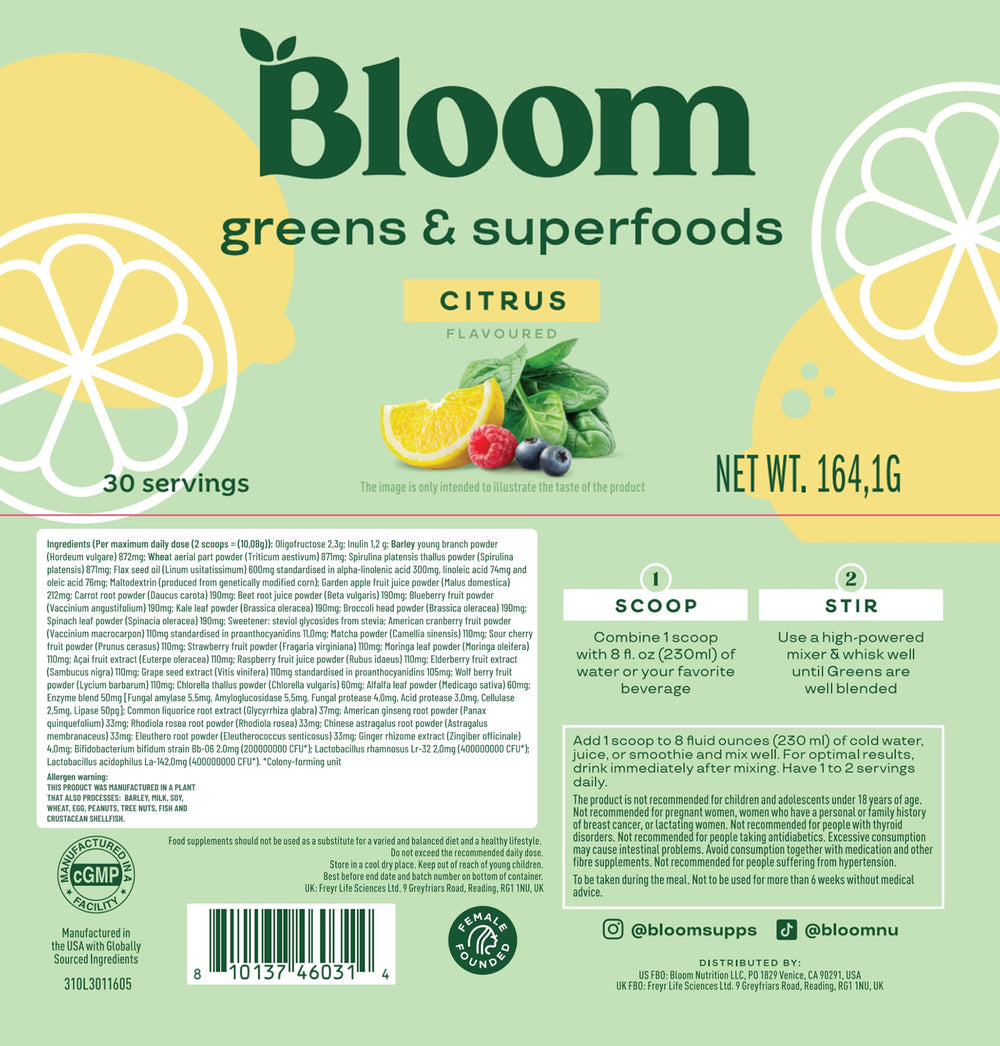 Bloom Nutrition ingredientes superfoods dispuestos: spirulina, chlorella y frutas para nutrición