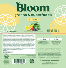 Bloom Nutrition ingredientes superfoods dispuestos: spirulina, chlorella y frutas para nutrición
