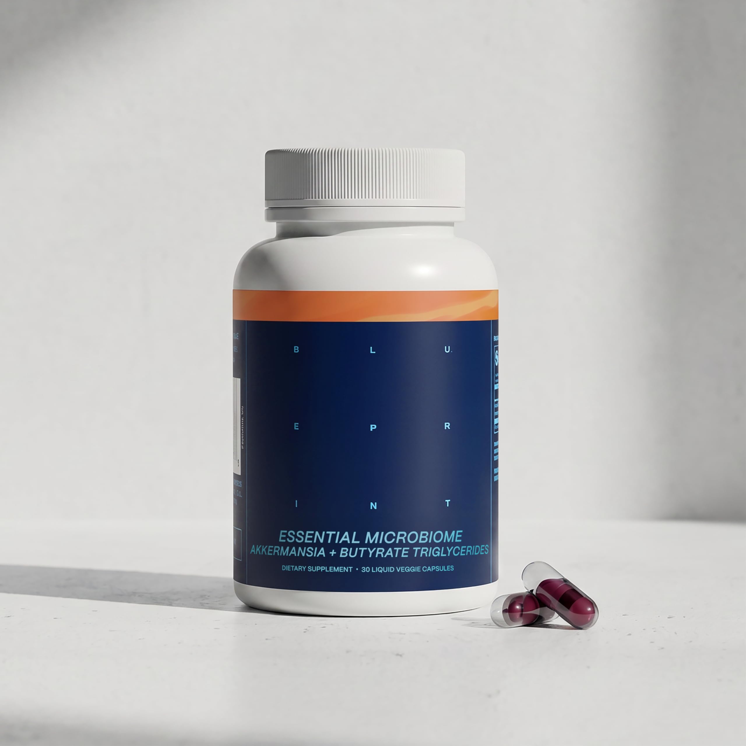Blueprint by Bryan Johnson frasco junto a desayuno saludable para rutina matinal