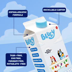 Bluey niño disfrutando el baño seguro y sin lágrimas