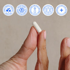BodyBio close-up del líquido liposomal mostrando aspecto y pureza