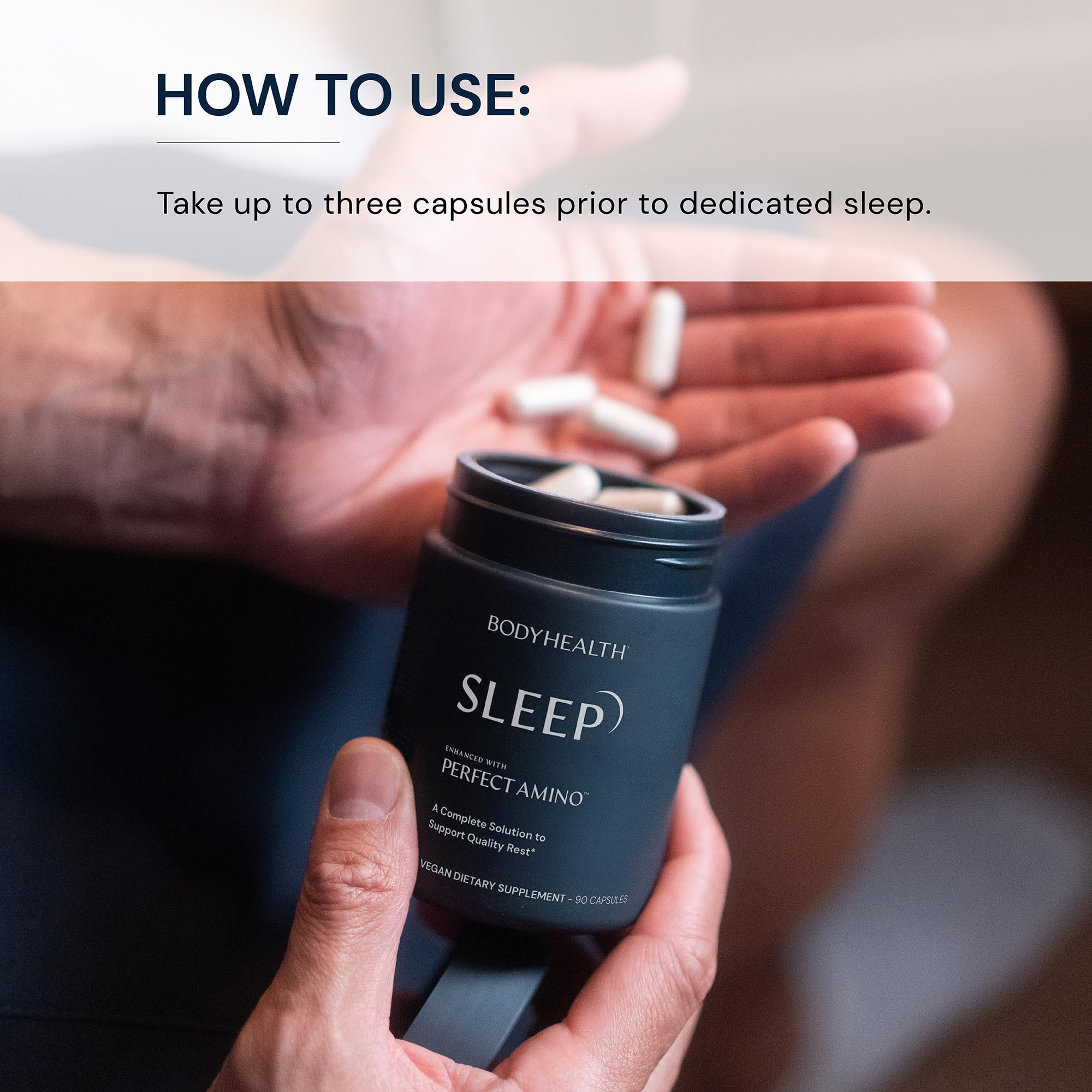 BodyHealth cápsulas en mesa de noche mostrando uso nocturno práctico