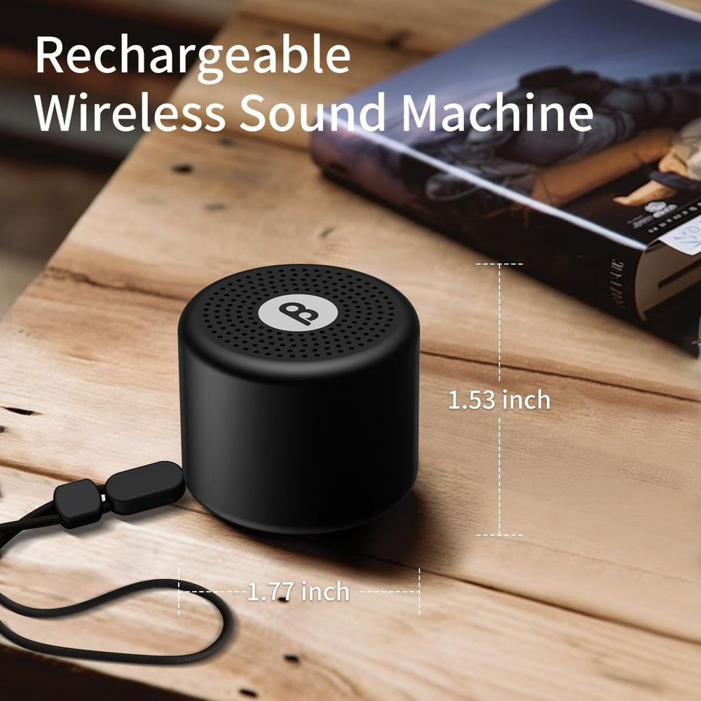 BodyHush comparado con mano para mostrar tamaño mini y comodidad de llevar