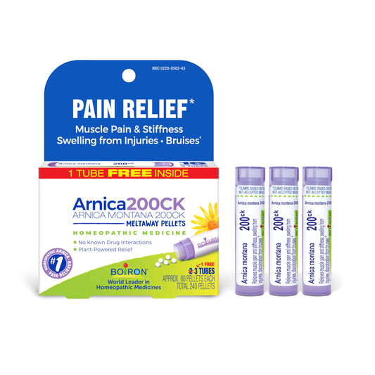 Boiron Arnica Montana frente del empaque mostrando tubos y pellets, práctico para viajes