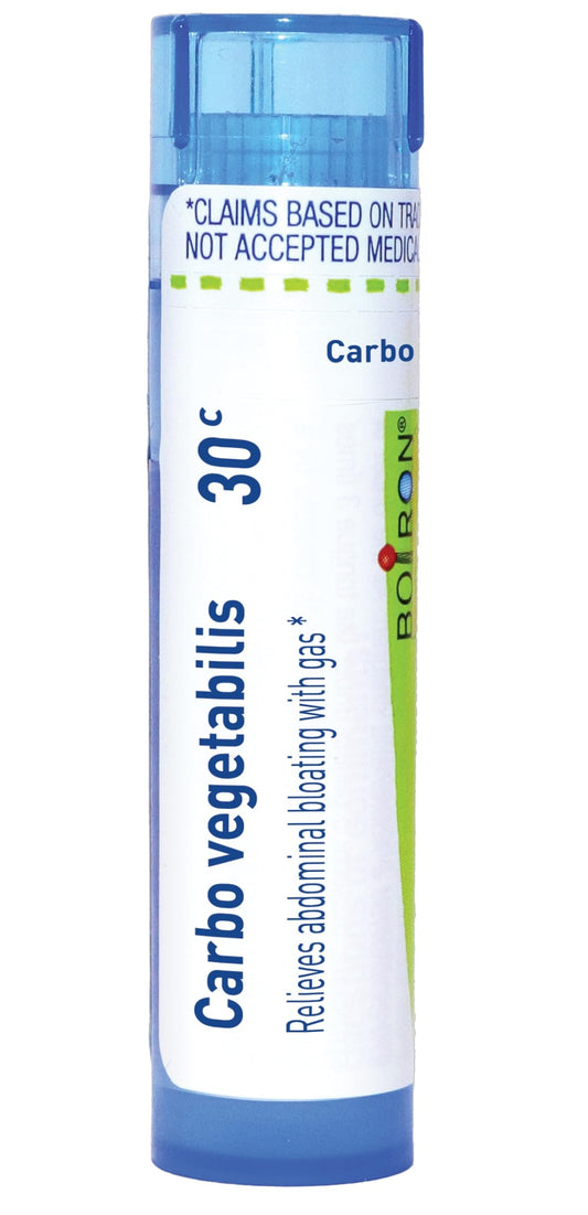 Boiron Carbo Vegetabilis vista frontal con tubo y envase visible, conveniencia portátil