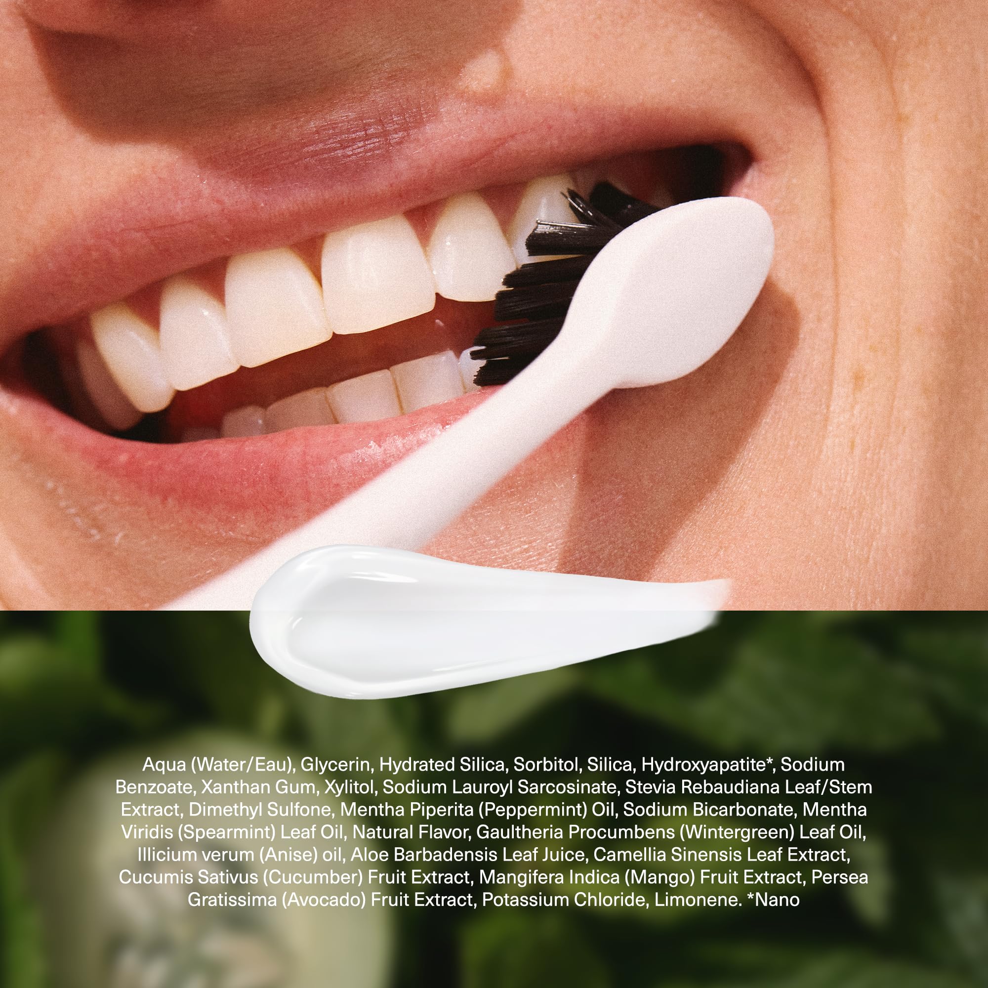 Escena lifestyle con pepino y hojas de menta, transmite frescor y sabor ligero