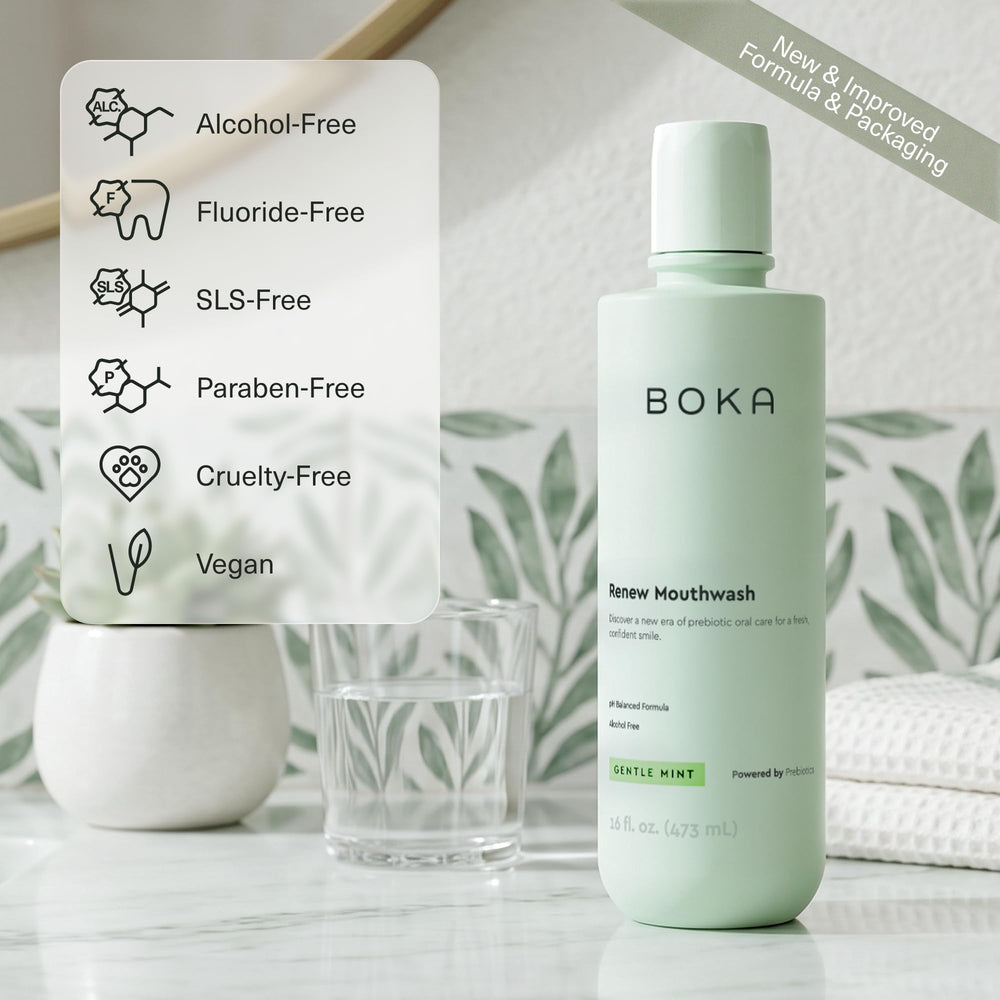 Escena lifestyle con Boka Renew en baño iluminado, rutina diaria relajada