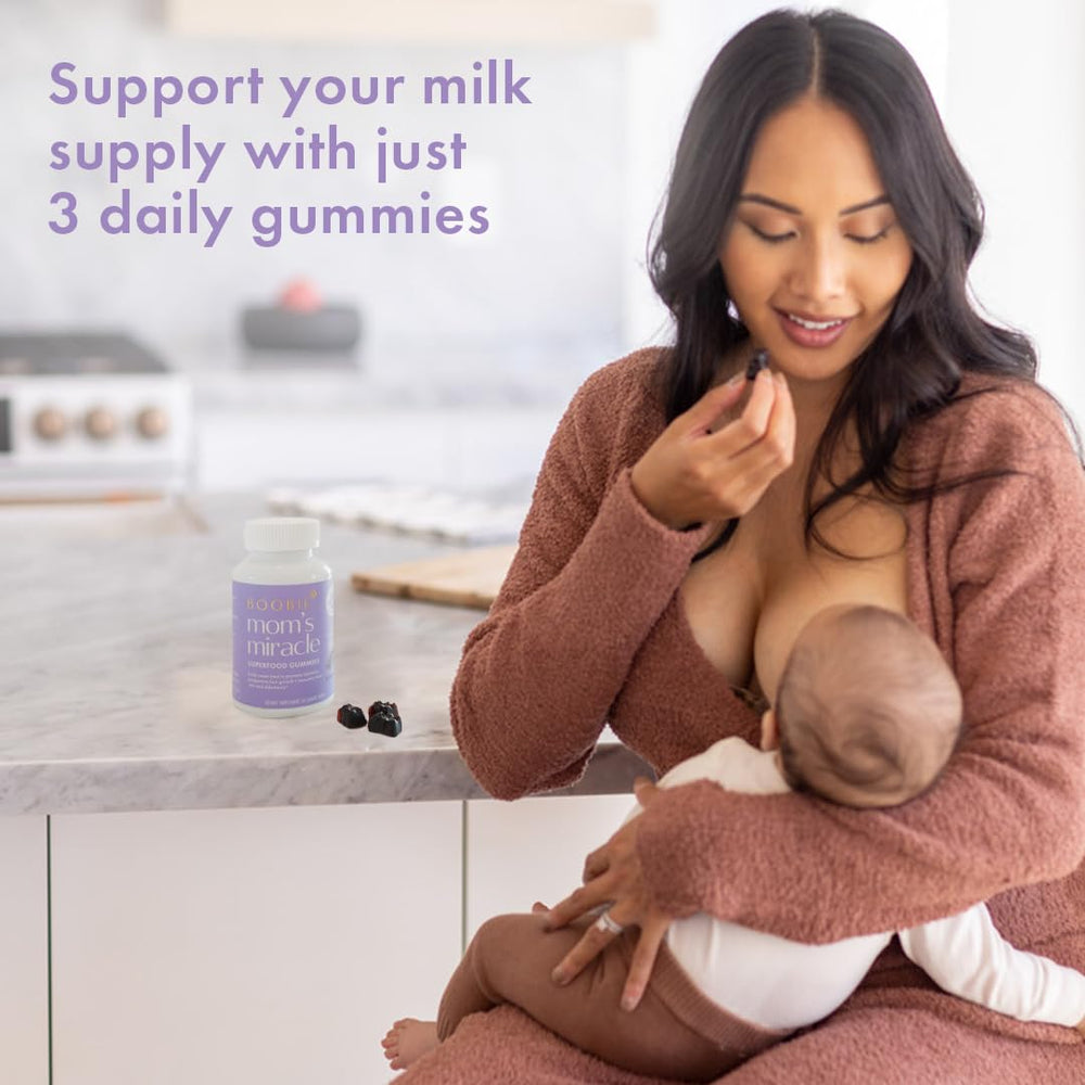 Boobie Brands producto junto a accesorios de maternidad, apoyo integral
