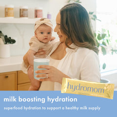 Boobie Hydromom polvo en cucharita mostrando textura y mezcla rápida