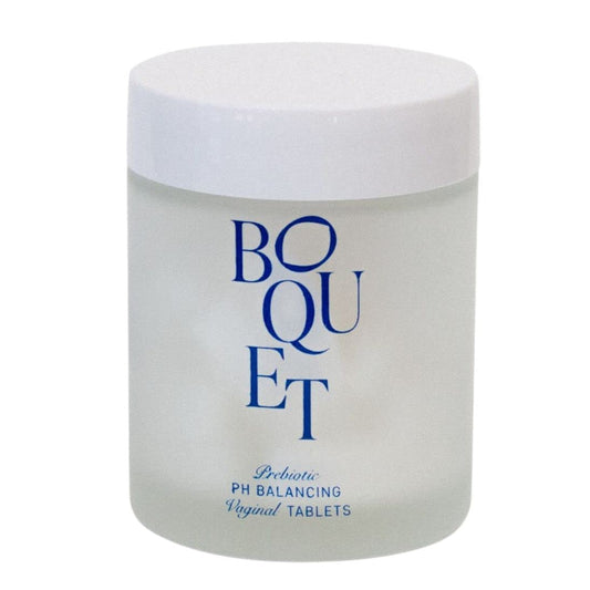 Boquet frontal del envase mostrando 30 comprimidos y beneficio de frescura