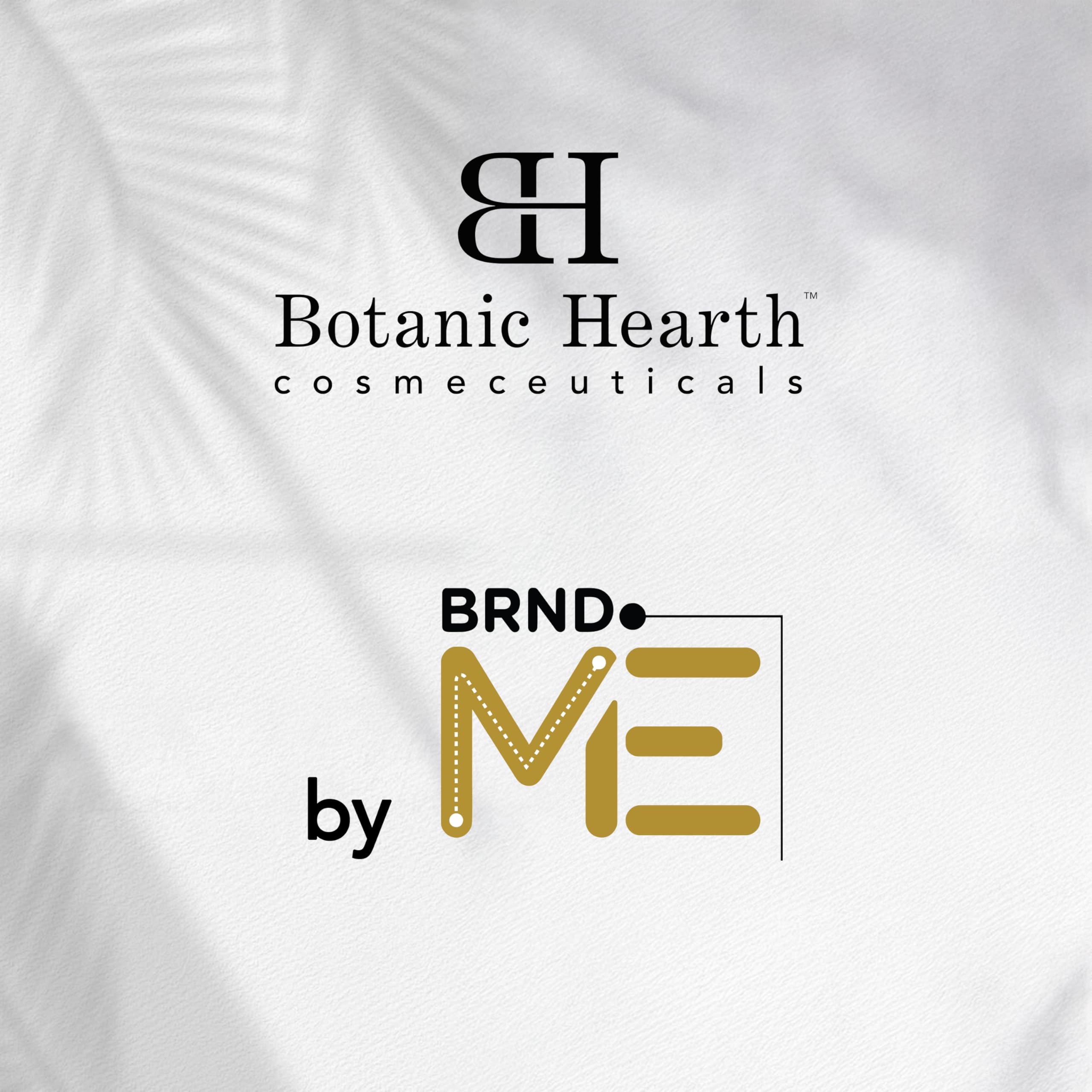 Botanic Hearth Batana Oil tamaño comparativo junto a objetos cotidianos para escala