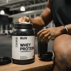 BARE PERFORMANCE NUTRITION etiqueta con sello NSF certificando pruebas y confianza