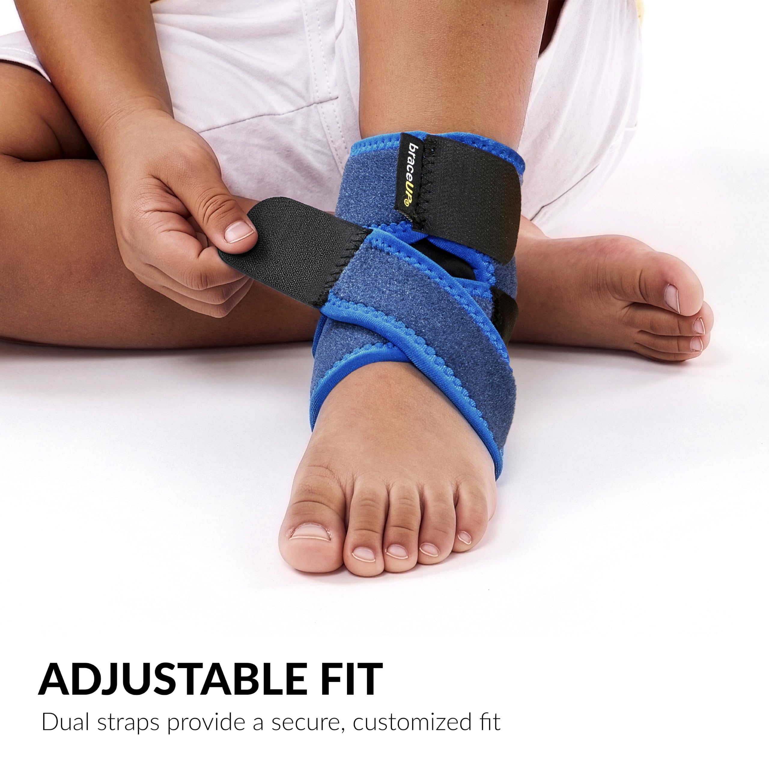 BraceUP tobillera colocada dentro de zapatilla para compatibilidad