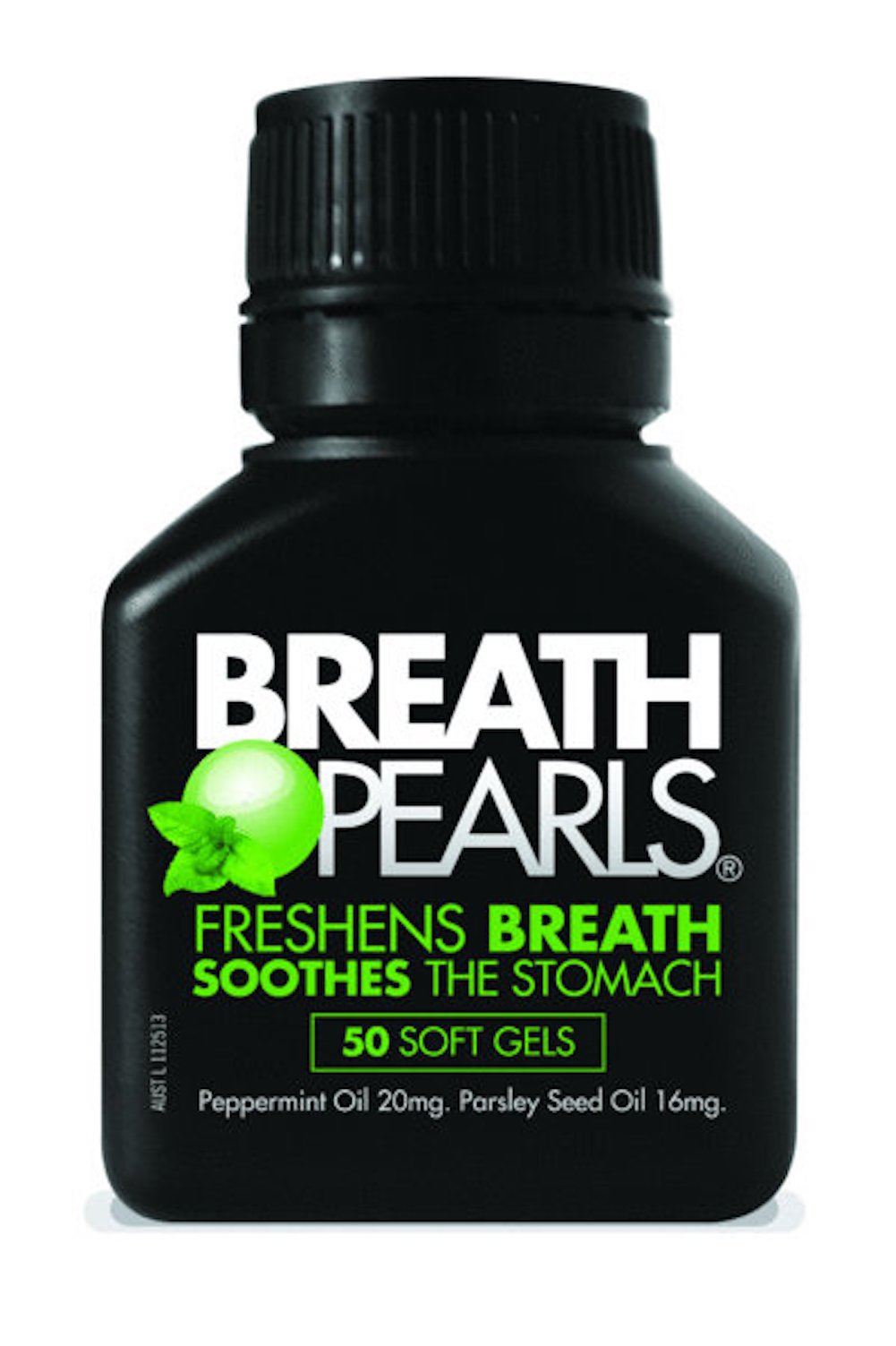 Breath Pearls persona sosteniendo cápsula lista para tragar, uso discreto