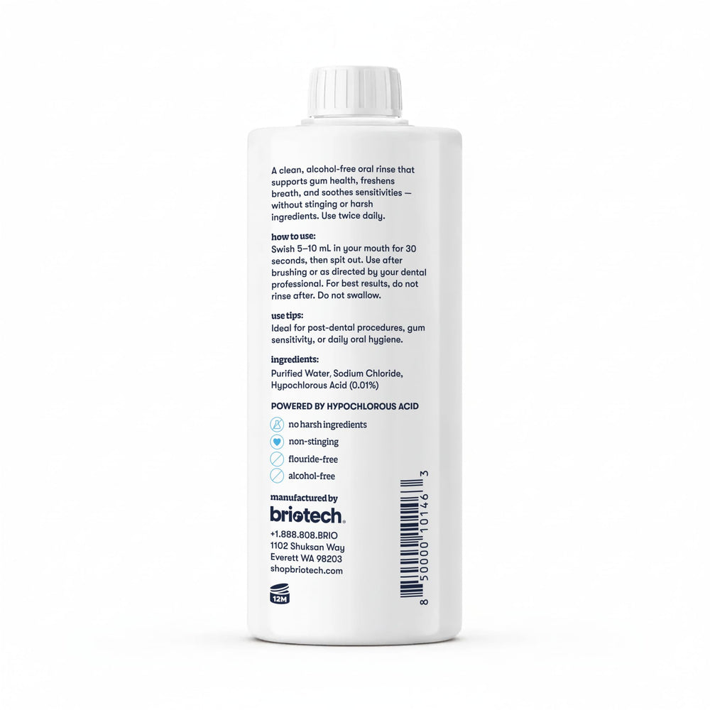 Escenario de baño con BRIOTECH Oral Swish entre productos, rutina oral completa