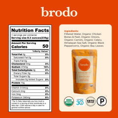 Brodo detalle del líquido claro en cuchara, sabor concentrado