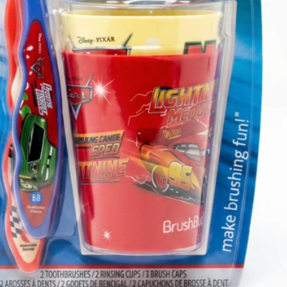 Brush Buddies cepillos sostenidos por manos infantiles facilitando agarre