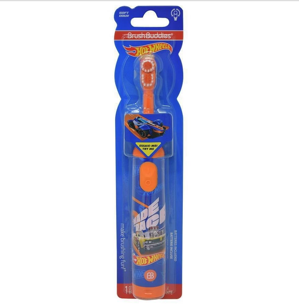 Brush Buddies cepillo Hot Wheels en mano de niño facilitando el agarre