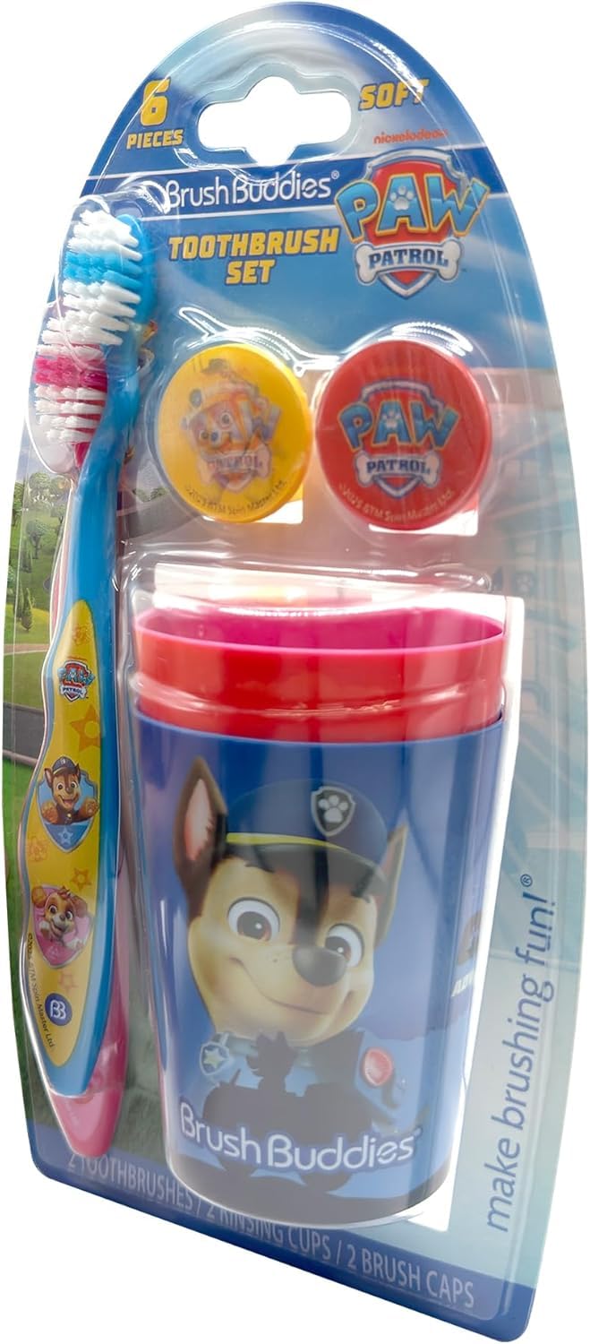 Brush Buddies set distribuido sobre lavabo mostrando disponibilidad para rutina diaria