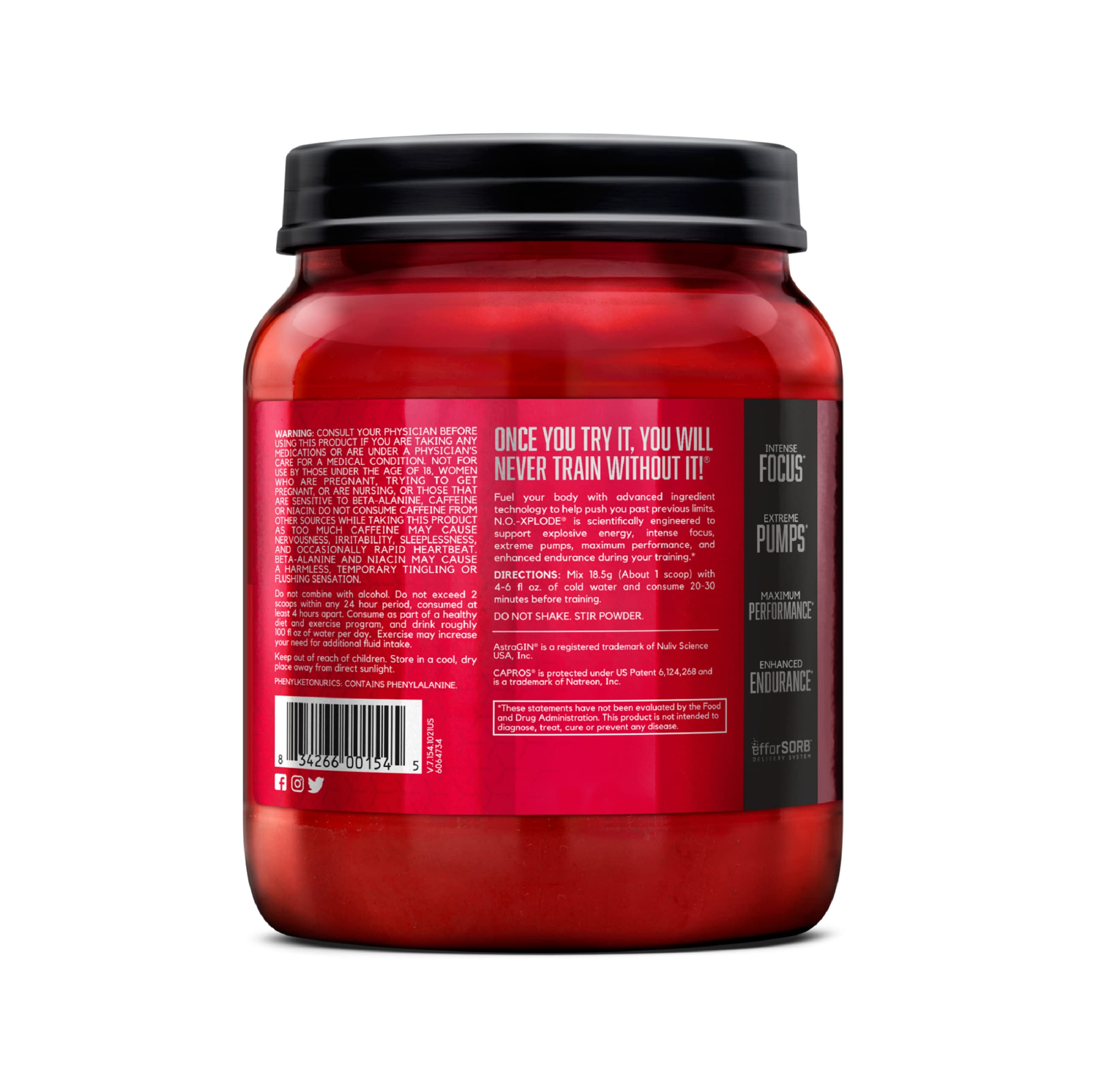 Atleta tomando BSN N.O.-XPLODE antes del entrenamiento para energía