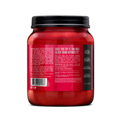 Atleta con BSN N.O.-XPLODE antes de entrenar, aumenta concentración