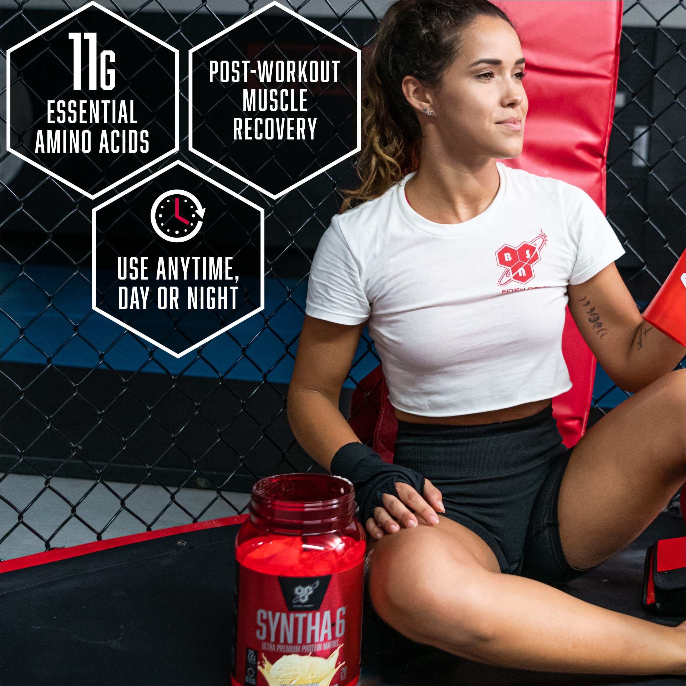 BSN envase Syntha-6 Edge sostenido en mano para percepción de tamaño