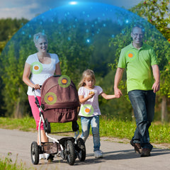 BuggyBeds comparación de tamaño, pulsera visible en mano para escala
