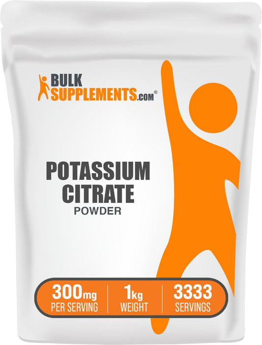 BulkSupplements Citrato de potasio en polvo en un frasco de 1 kg, listo para hidratación.