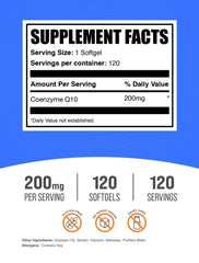 BulkSupplements CoQ10 200 mg, cápsulas en mano, opción conveniente para llevar.