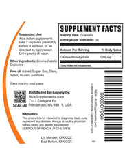 BulkSupplements envase junto a equipo de gimnasio sugerente de uso activo