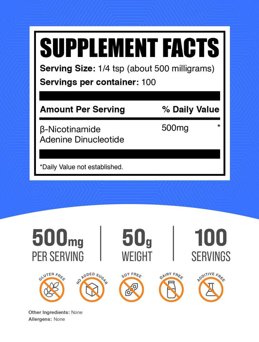 BulkSupplements polvo de NAD textura en cuchara detalle, facilita mezcla rápida