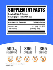 BulkSupplements cápsula de niacina en mano, textura y tamaño visibles