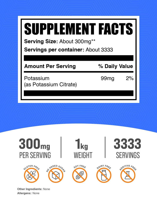 BulkSupplements primer plano de la textura del polvo blanco que facilita mezcla homogénea