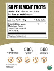 BulkSupplements primer plano del polvo de Lion's Mane, textura fina y consistente