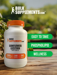 BulkSupplements softgel junto a botella de agua en contexto de uso diario