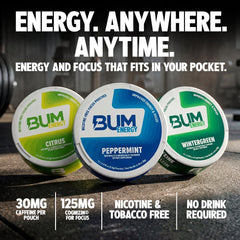 Bum Energy pouch en mano mostrando escala y portabilidad para uso discreto