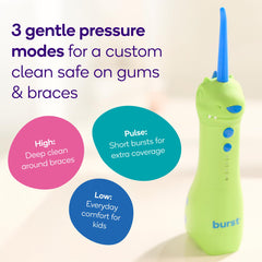 BURST irrigador en uso por niña, hace el hilo dental divertido y sencillo
