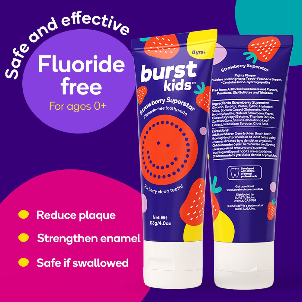 Burst niño cepillándose sonrisa cómoda y cepillado aceptado