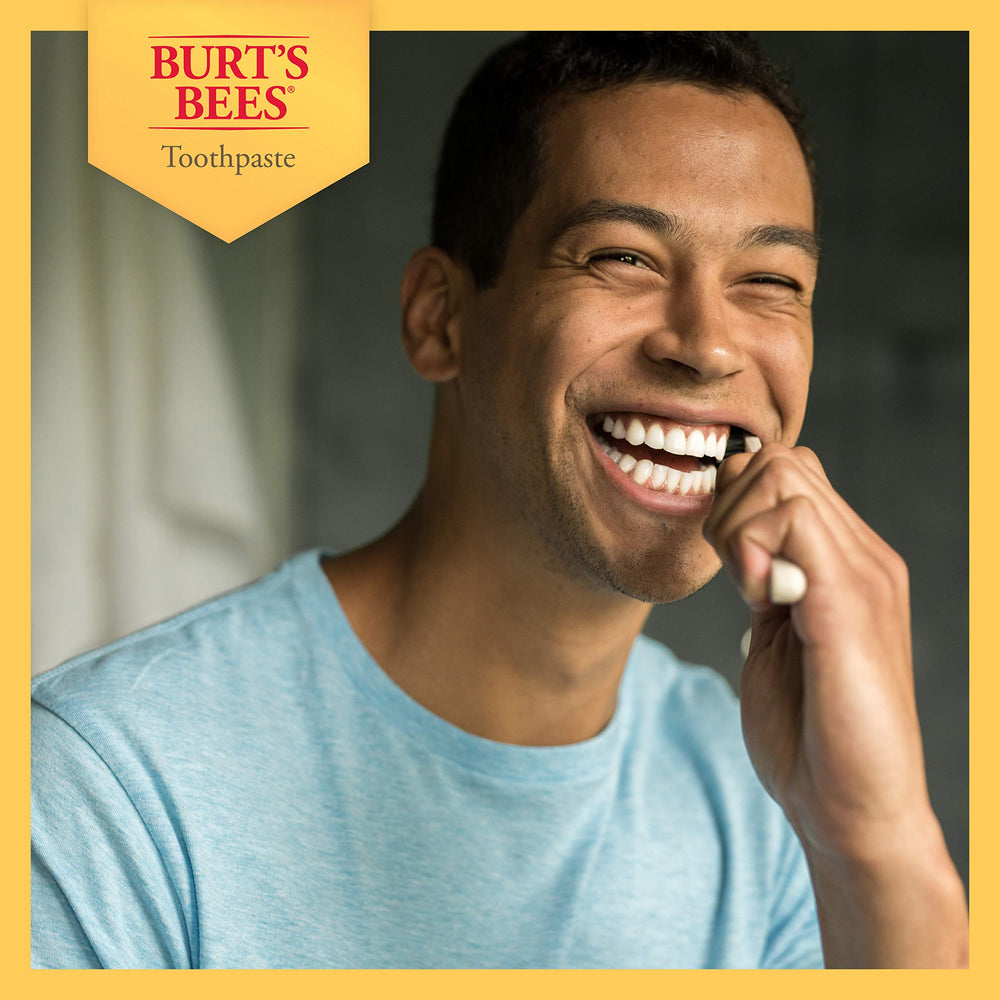 Burt's Bees cierre de tapa en detalle, beneficio conservación higiénica del producto