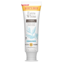 Burt's Bees tubo frente mostrando marca y sabor mountain mint, beneficio limpieza visible