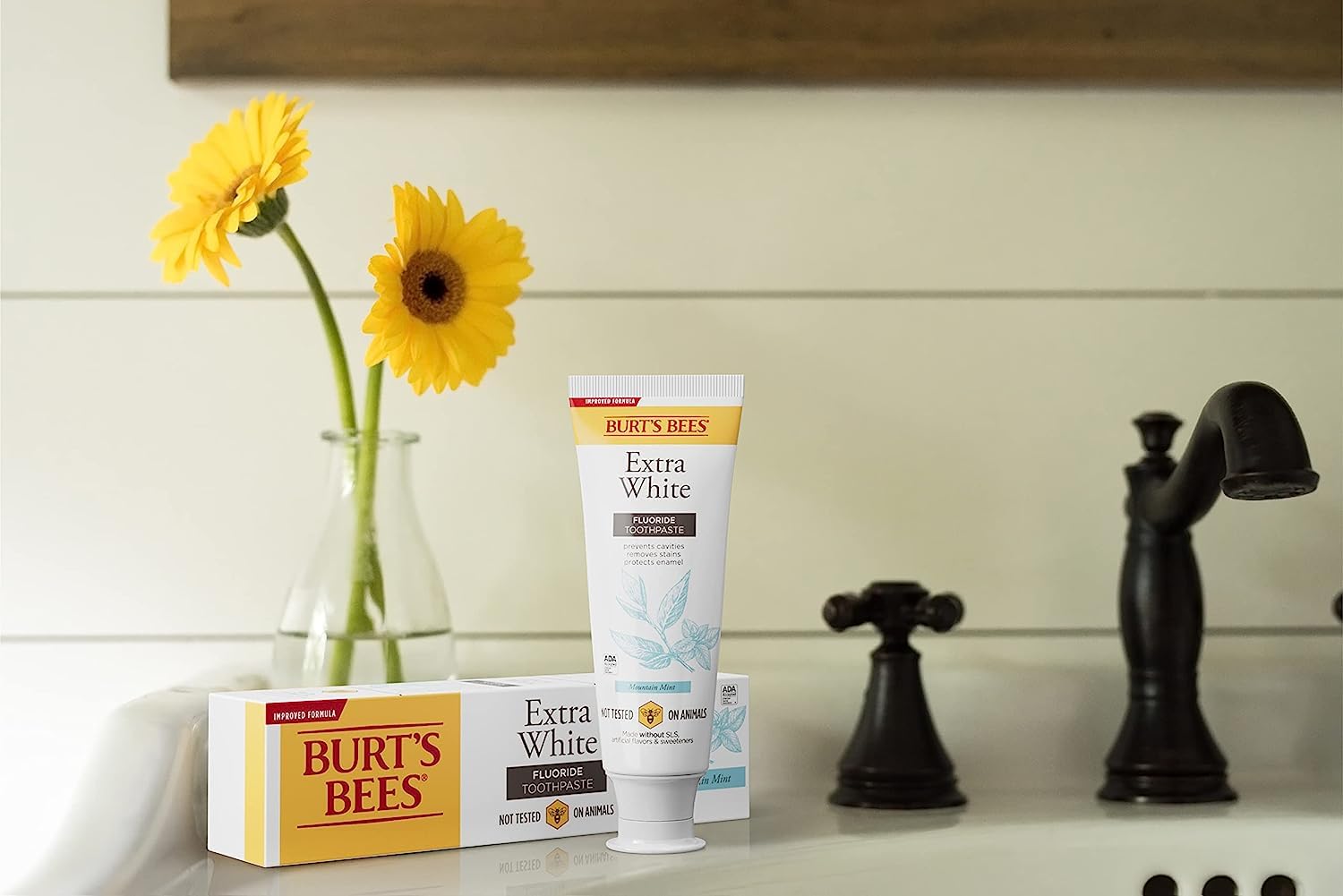 Burt's Bees uso en baño durante cepillado ofrece sensación fresca