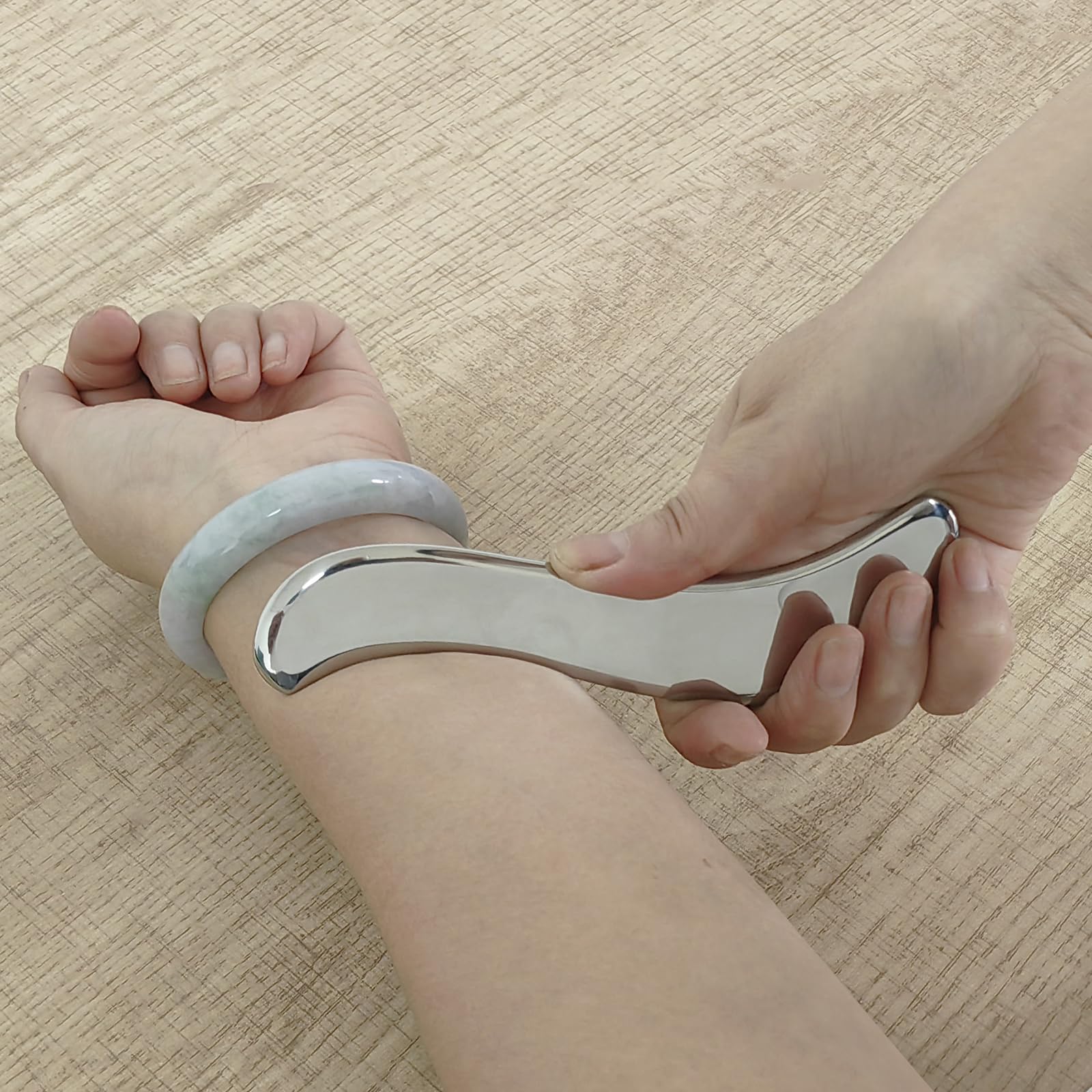 BYYDDIY comparación tamaño con mano para valorar ergonomía y alcance