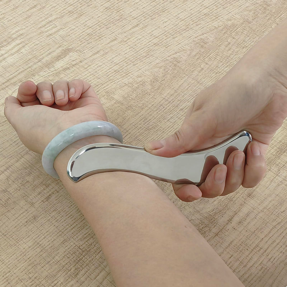 BYYDDIY comparación tamaño con mano para valorar ergonomía y alcance