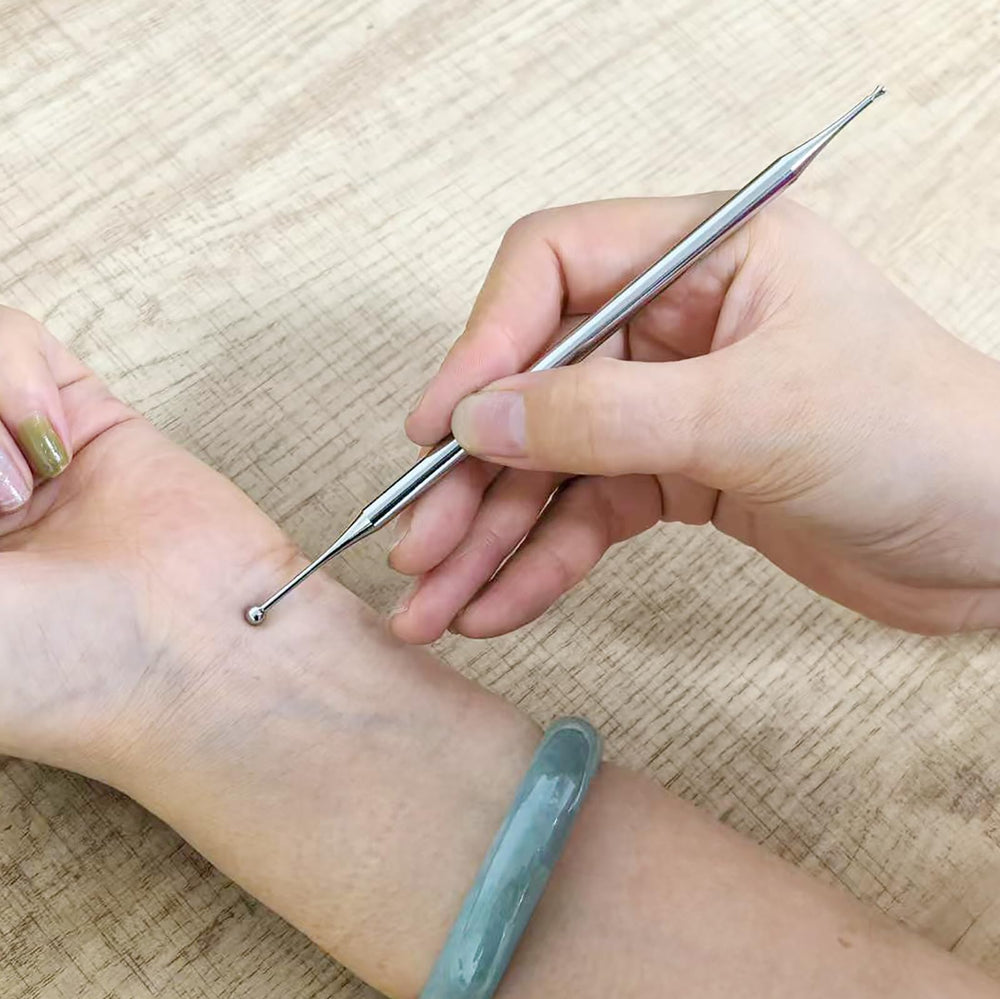 BYYDDIY uso en oreja demostrando acceso a puntos difíciles con control