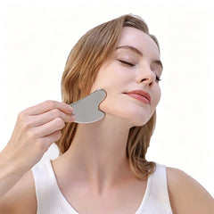 BYYDDIY gua sha en uso facial mejorando aplicación de suero