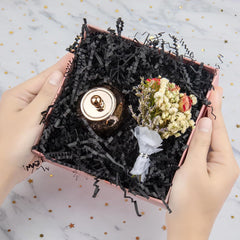 Caleihd relleno en cesta regalo protegiendo y embelleciendo productos