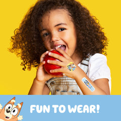 CARE BAND Bluey aplicación en mano de niño facilitando protección y juego