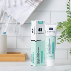 CariFree tubo junto a regla para comparar tamaño real 2.3 oz y portabilidad