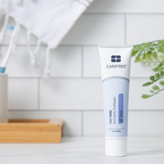 CariFree comparación de escala mostrando tamaño real del tubo 2.4 oz